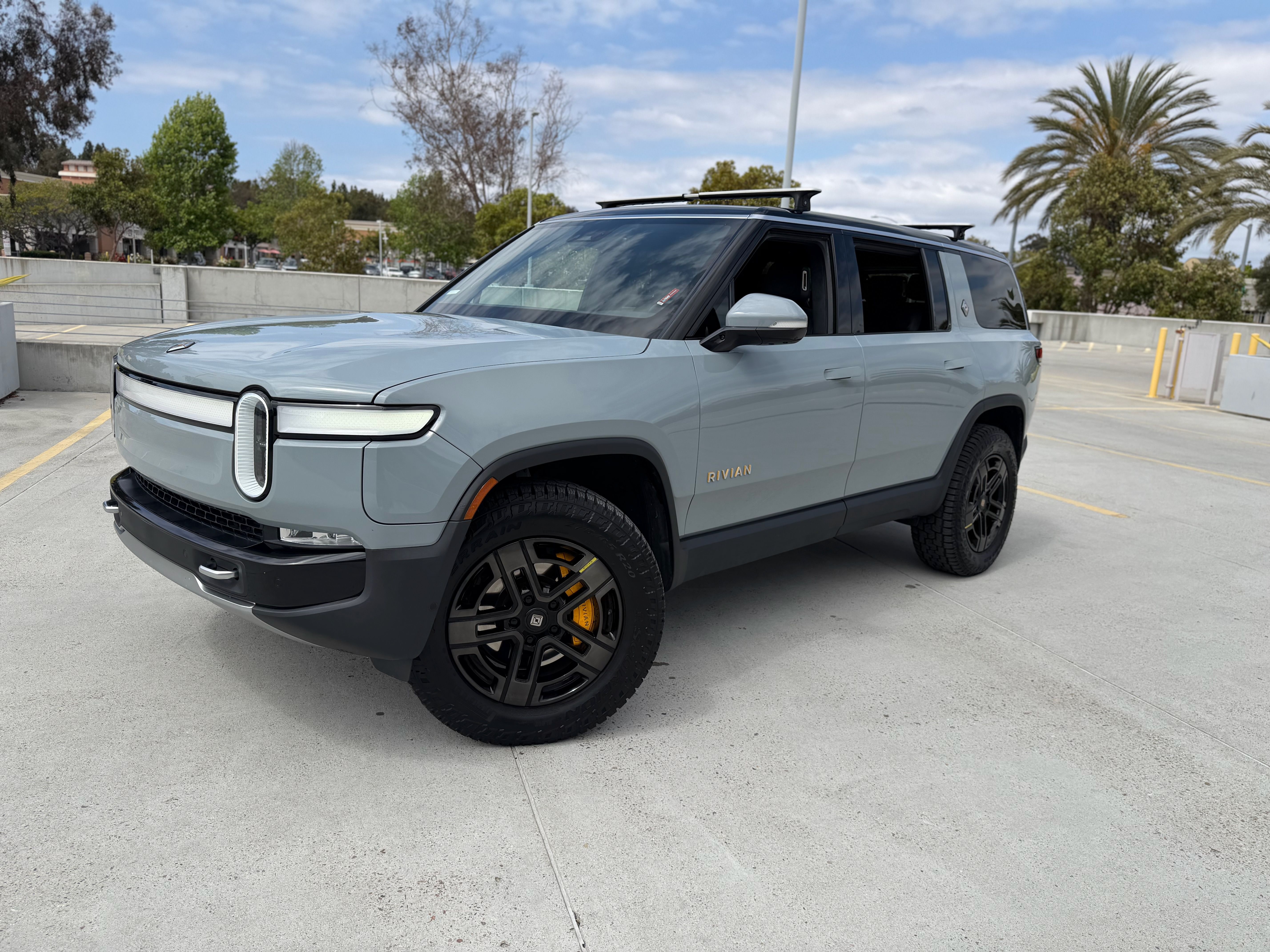 Used 2023 Rivian R1S Adventure Quad AWD/4WD image 1