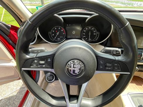 Used 2018 Alfa Romeo Giulia Ti w/ Quick Order Package 22X Lusso image 15