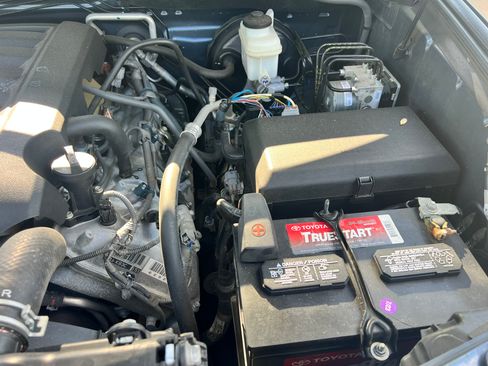 Used 2018 Toyota Sequoia Platinum image 18