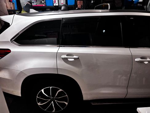 Used 2018 Toyota Highlander Limited AWD/4WD image 6