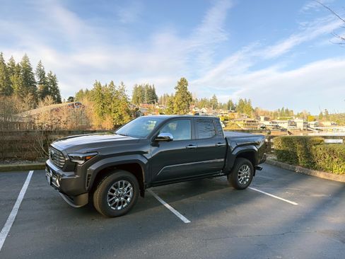 Used 2025 Toyota Tacoma Limited image 1