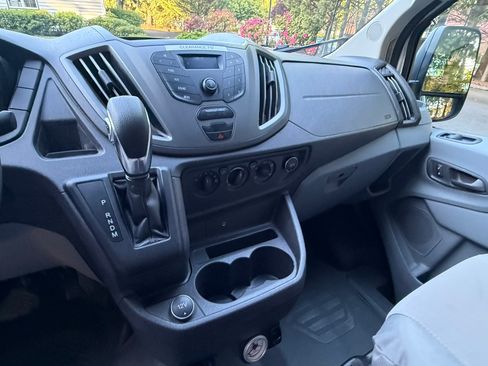 Used 2019 Ford Transit 250 130 Low Roof w/ Exterior Upgrade Package RWD image 4