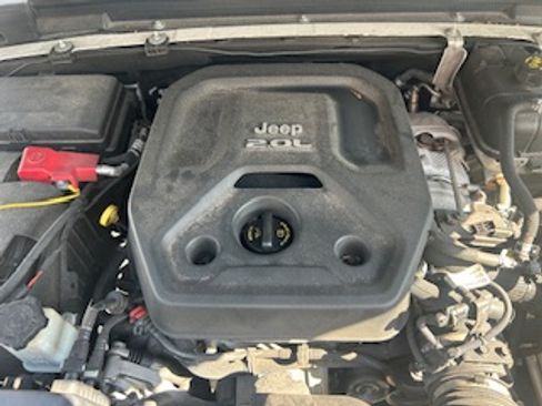 Used 2018 Jeep Wrangler Unlimited Sahara AWD/4WD image 30
