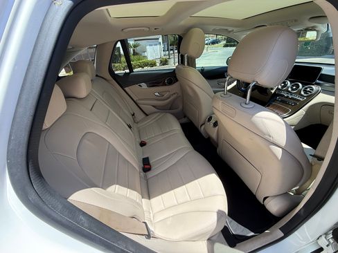 Used 2019 Mercedes-Benz GLC 300 image 10