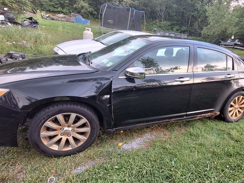 Used 2013 Chrysler 200 Limited w/ Sun/Sound Group FWD image 5