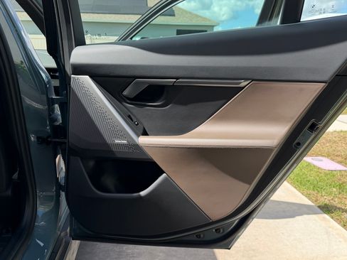 Used 2024 BMW 530i w/ Premium Package image 19