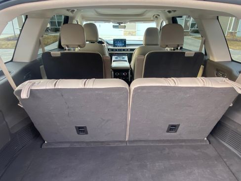 Used 2023 Lincoln Aviator AWD w/ Premium Package image 17