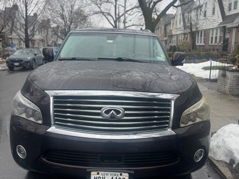 Used 2013 INFINITI QX56 4WD w/ Deluxe Touring Pkg image 2