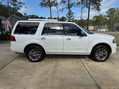 Used 2016 Lincoln Navigator Select image 4
