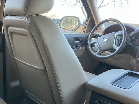 Used 2013 Chevrolet Tahoe LTZ image 16