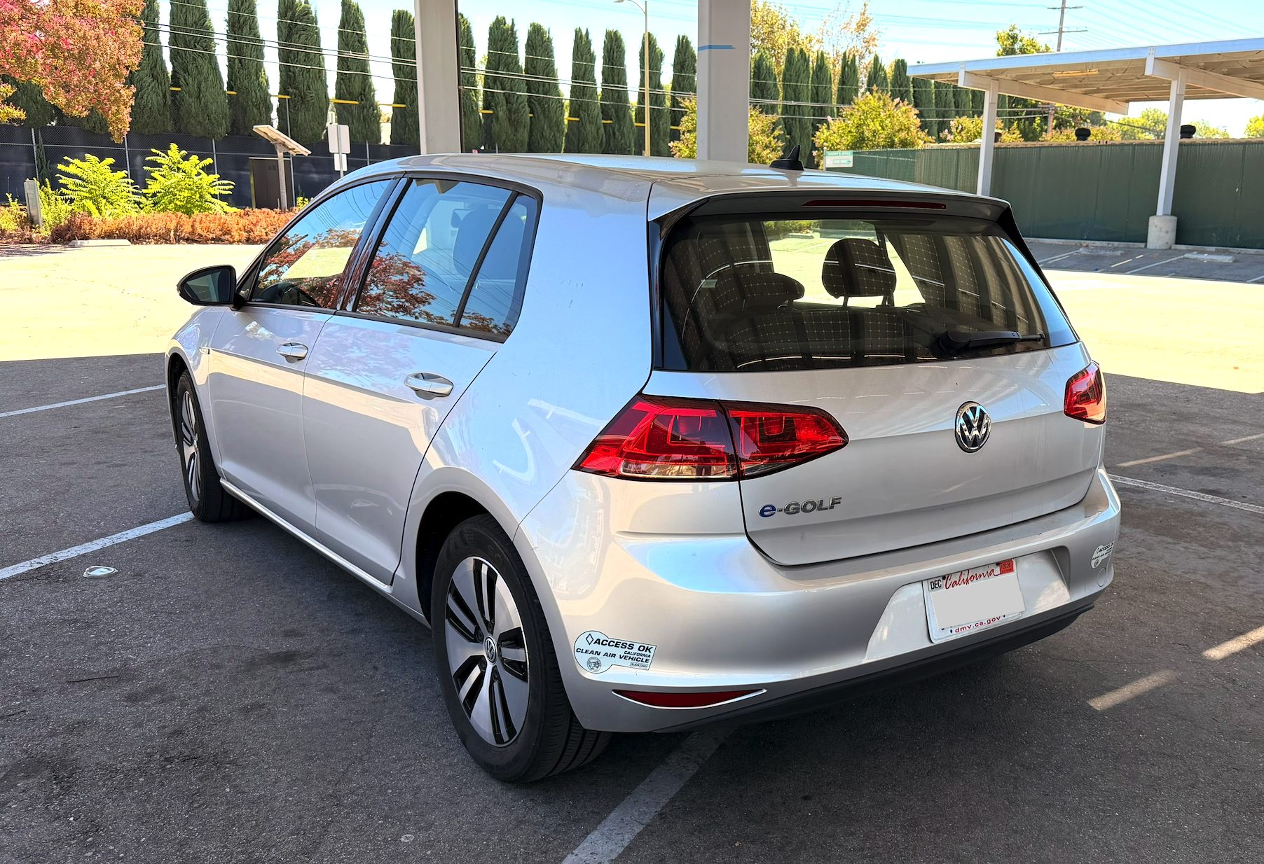 Used 2016 Volkswagen e-Golf SE FWD image 10