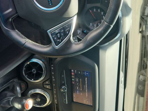 Used 2021 Chevrolet Camaro LT image 9