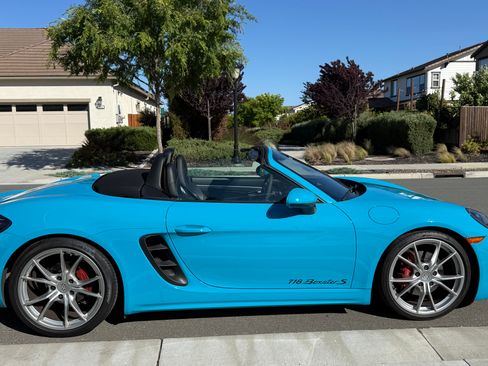 Used 2017 Porsche 718 Boxster S RWD image 13