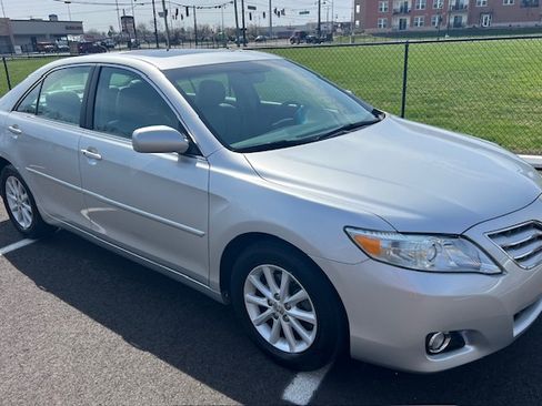 Used 2010 Toyota Camry XLE image 1