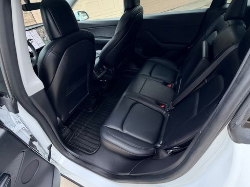 Used 2021 Tesla Model Y Long Range image 12