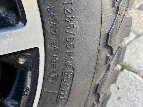 Used 2016 Toyota Tundra SR5 w/ TRD Off Road Package image 9