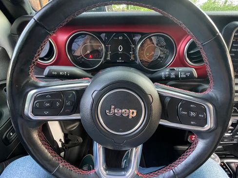 Used 2023 Jeep Wrangler Rubicon w/ Cold Weather Group AWD/4WD image 14