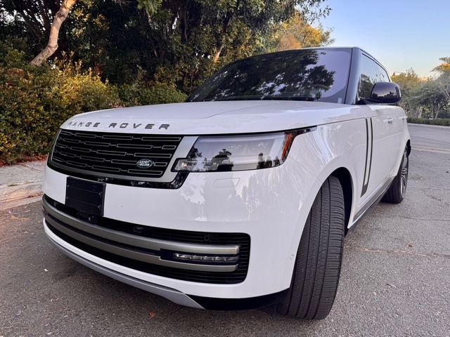 Used 2023 Land Rover Range Rover SE AWD/4WD image 2