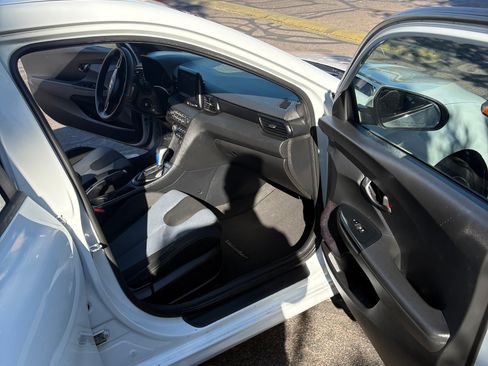 Used 2020 Hyundai Veloster 2.0 image 15