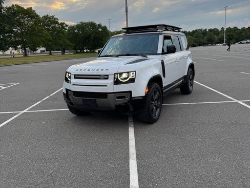 Used 2021 Land Rover Defender 110 X-Dynamic HSE AWD/4WD image 26