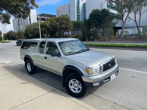 Used 2004 Toyota Tacoma PreRunner image 11