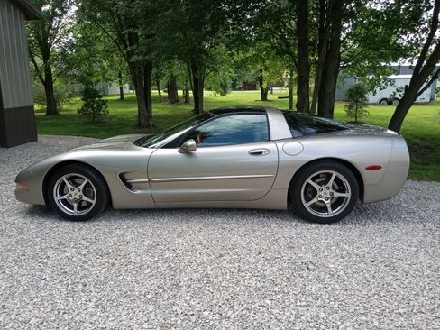 Used 1998 Chevrolet Corvette Coupe w/ Memory Pkg image 5