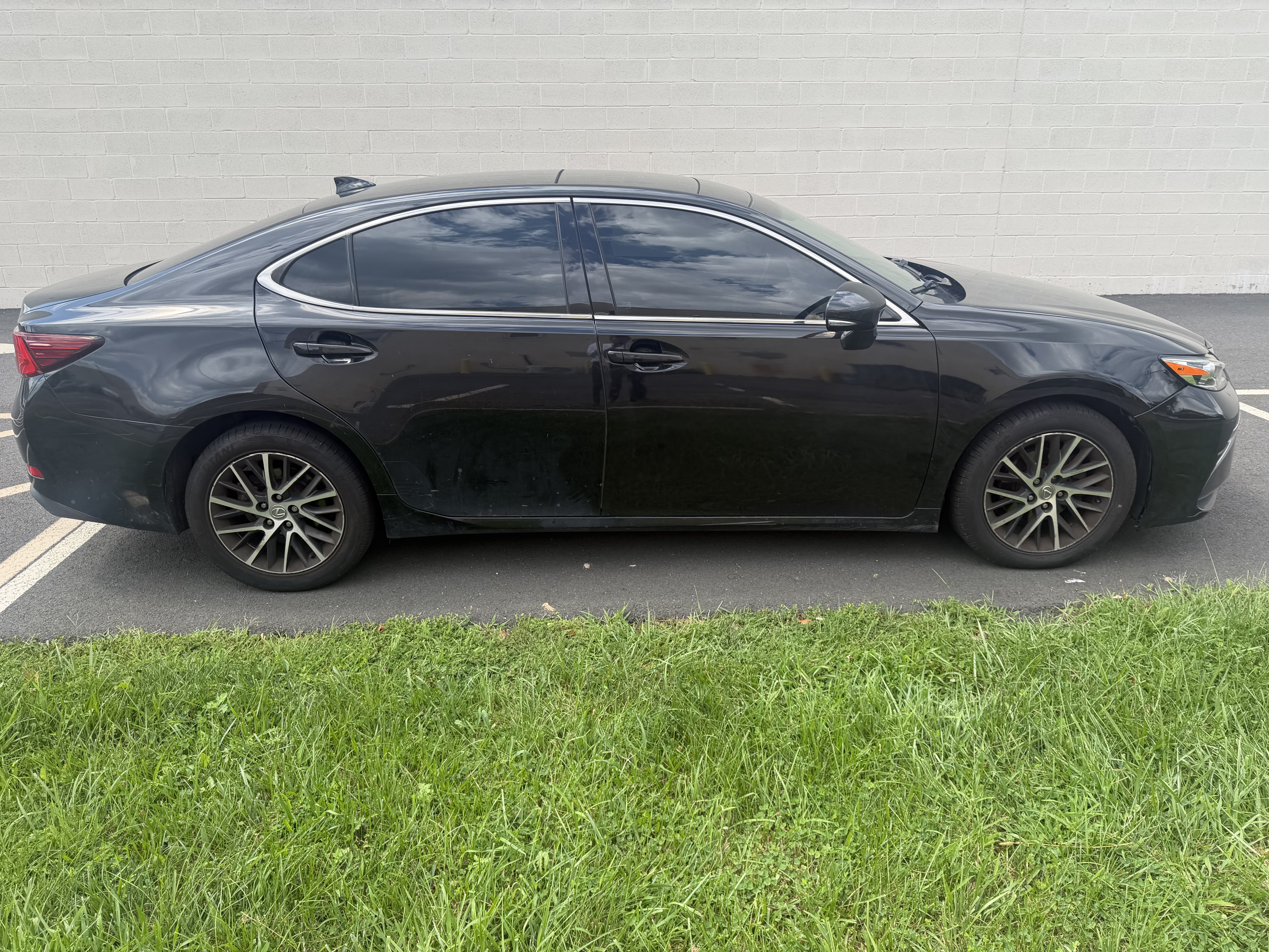 Used 2017 Lexus ES 350 w/ Luxury Package FWD image 6