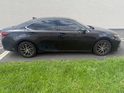 Used 2017 Lexus ES 350 w/ Luxury Package FWD image 6
