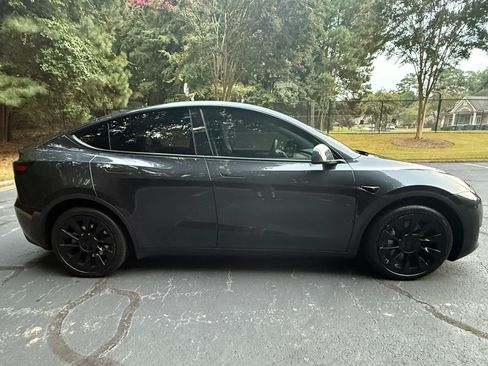 Used 2024 Tesla Model Y Long Range AWD/4WD image 6