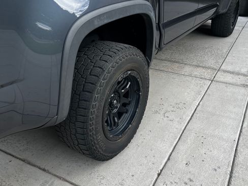 Used 2017 Chevrolet Colorado Z71 AWD/4WD image 21