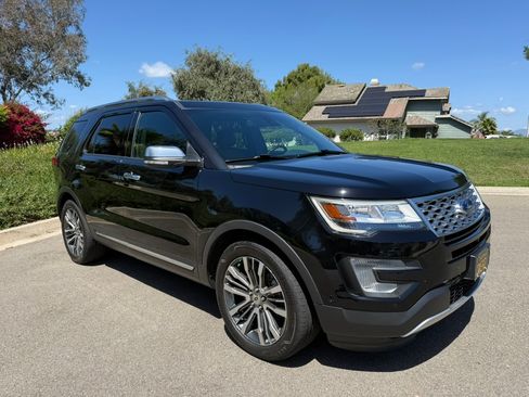 Used 2017 Ford Explorer Platinum image 1