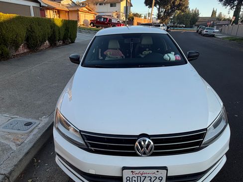 Used 2016 Volkswagen Jetta Sport image 1