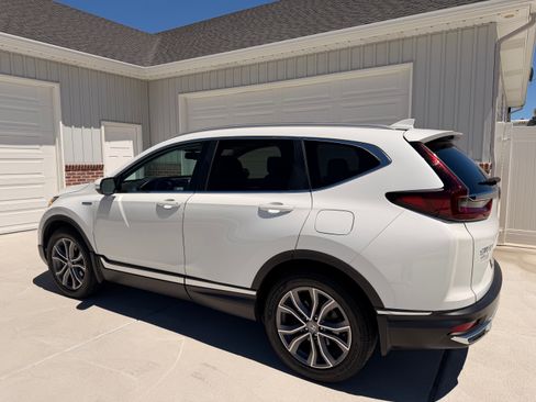 Used 2020 Honda CR-V Touring image 2