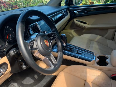 Used 2018 Porsche Macan Sport Edition image 4