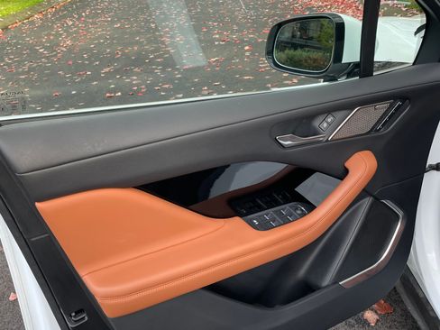 Used 2020 Jaguar I-PACE SE image 17