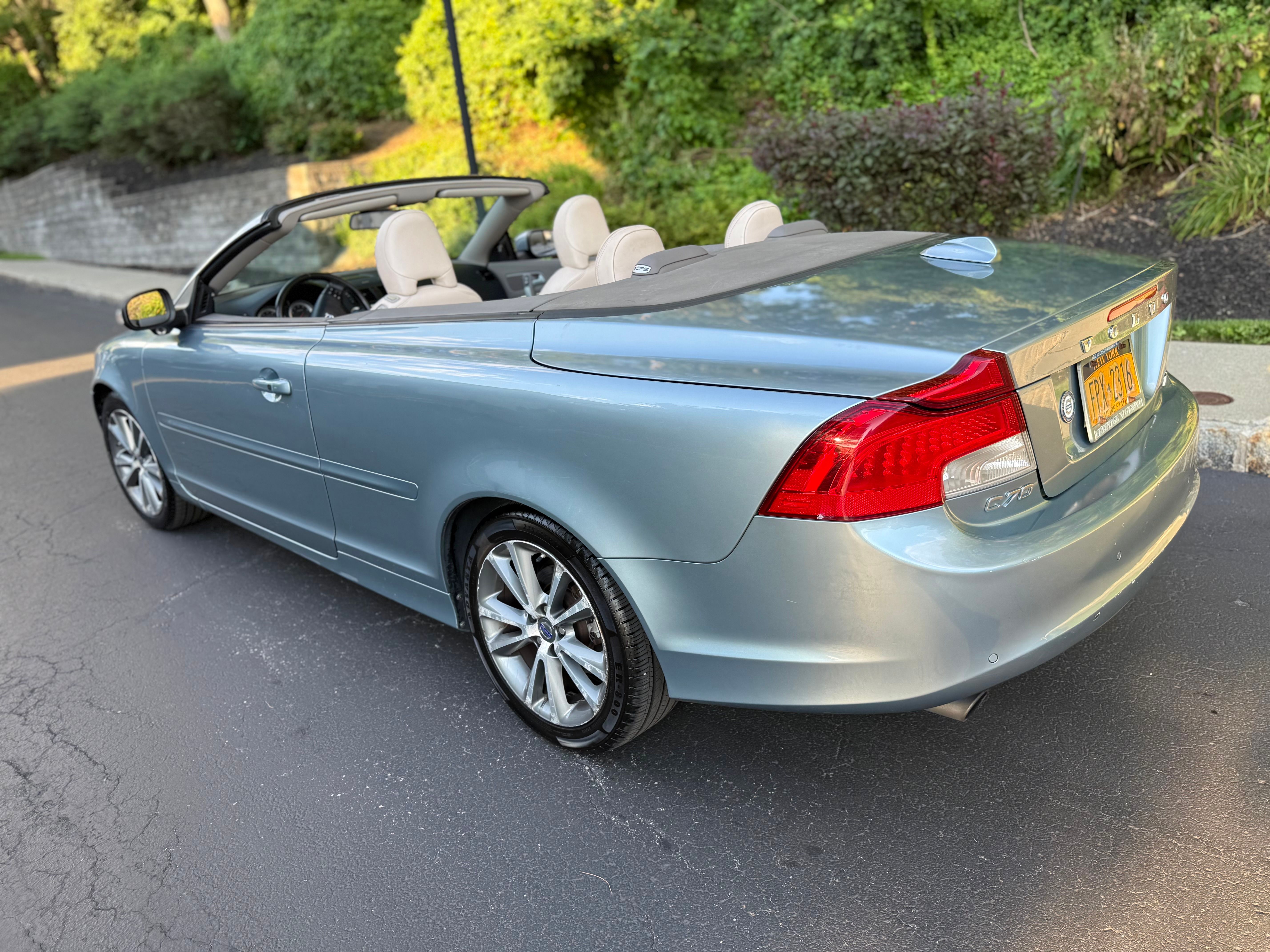 Used 2012 Volvo C70 T5 w/ Climate Pkg FWD image 5