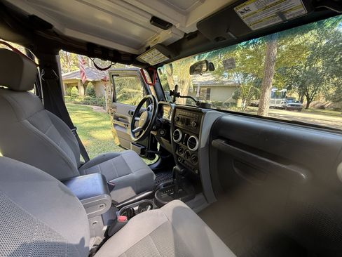 Used 2008 Jeep Wrangler Unlimited Sahara w/ Dual Top Group image 11