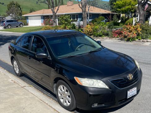 Used 2009 Toyota Camry XLE image 1