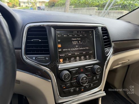 Used 2017 Jeep Grand Cherokee Limited image 20