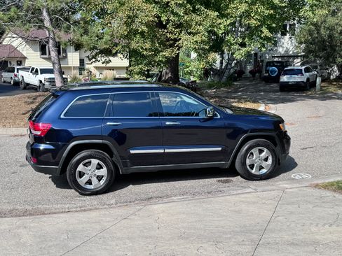 Used 2011 Jeep Grand Cherokee Limited w/ Trailer Tow Group IV image 1