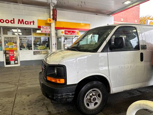 Used 2007 GMC Savana 2500 Van 3D image 6