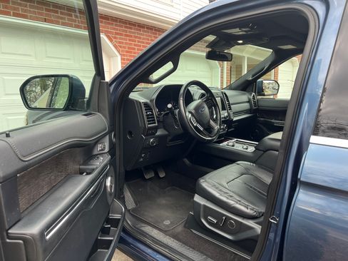 Used 2019 Ford Expedition Limited w/ Driver Assistance Package AWD/4WD image 6