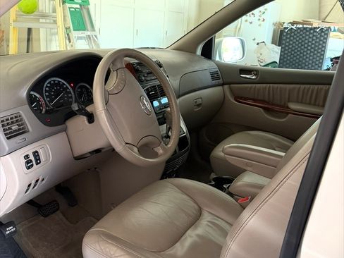 Used 2004 Toyota Sienna XLE Limited FWD image 4