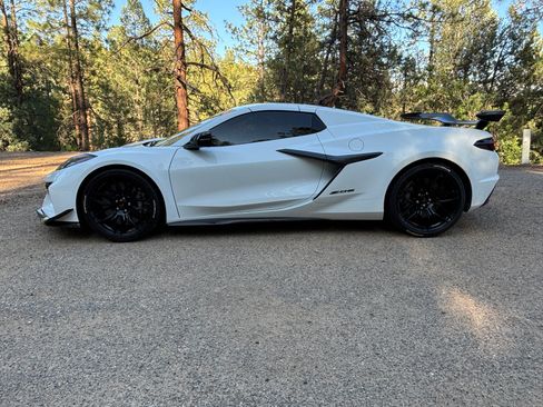 Used 2024 Chevrolet Corvette Z06 w/ Z07 Performance Package RWD image 6