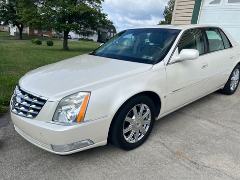 Used 2008 Cadillac DTS image 2