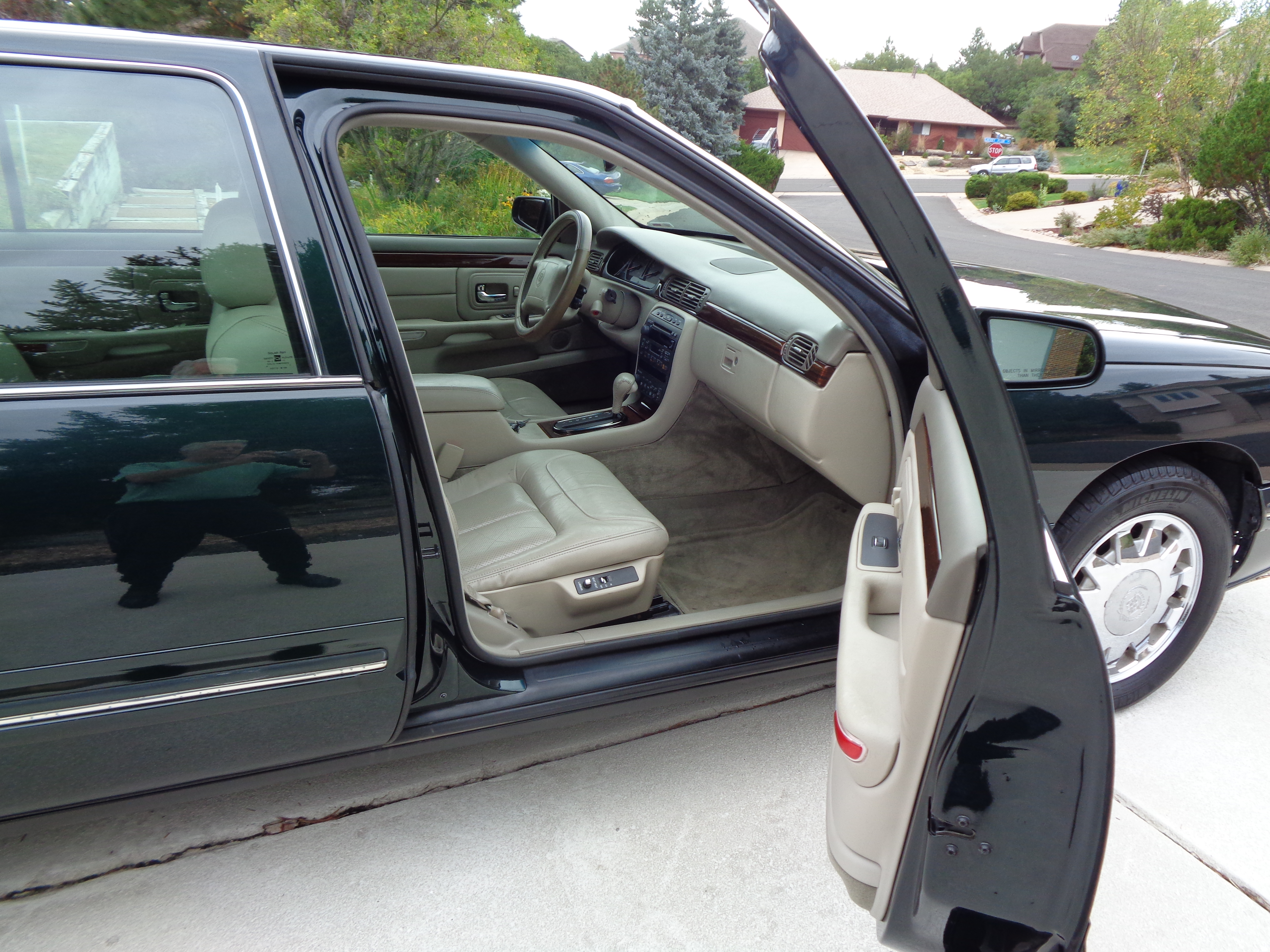 Used 1999 Cadillac De Ville Concours FWD image 1