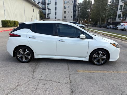 Used 2020 Nissan Leaf SV w/ SV Technology Package image 6