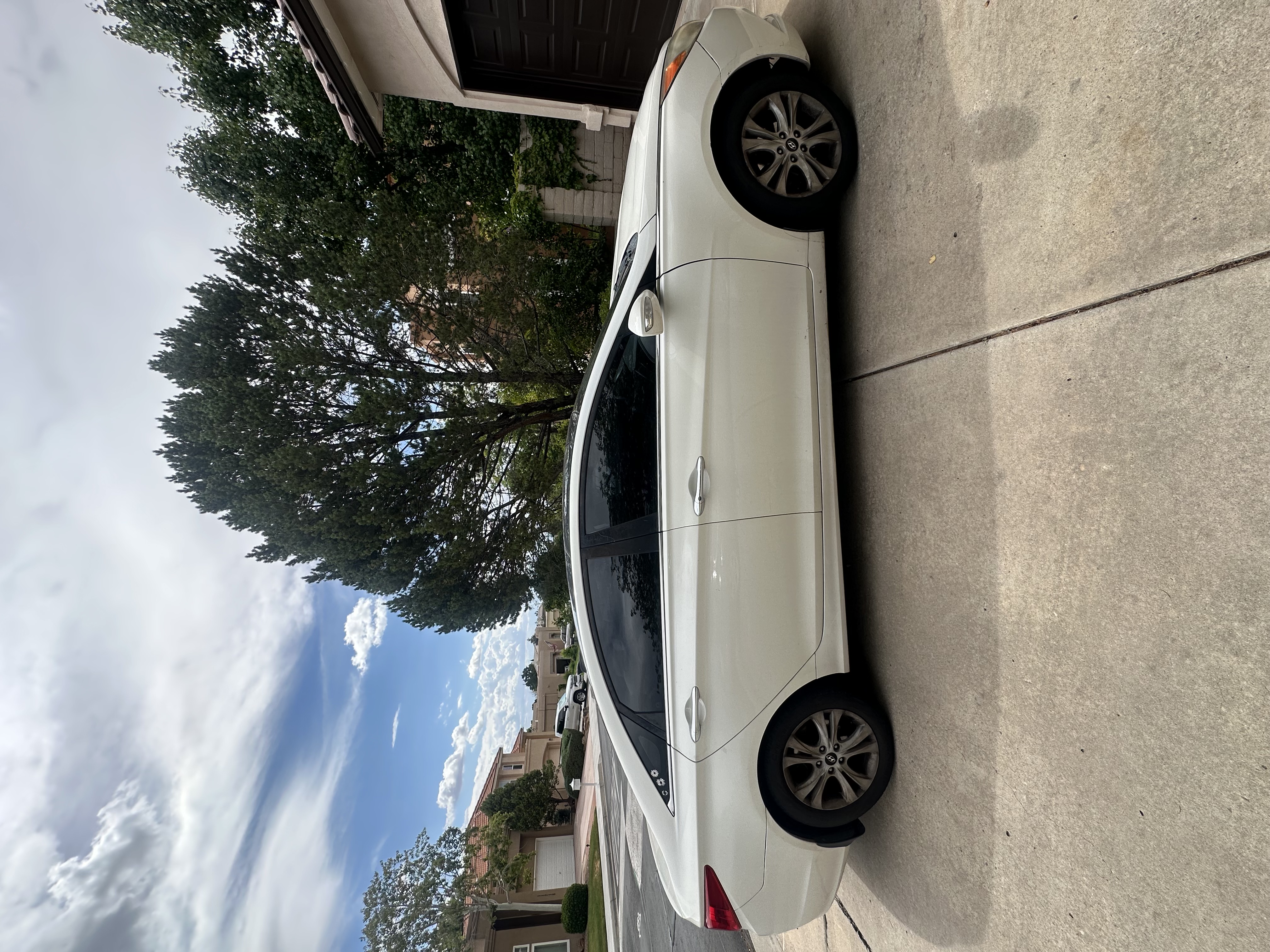 Used 2012 Hyundai Sonata Limited w/ Navigation Pkg FWD image 2