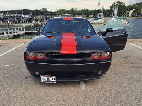 Used 2013 Dodge Challenger SXT RWD image 8