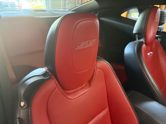 Used 2010 Chevrolet Camaro SS RWD image 9